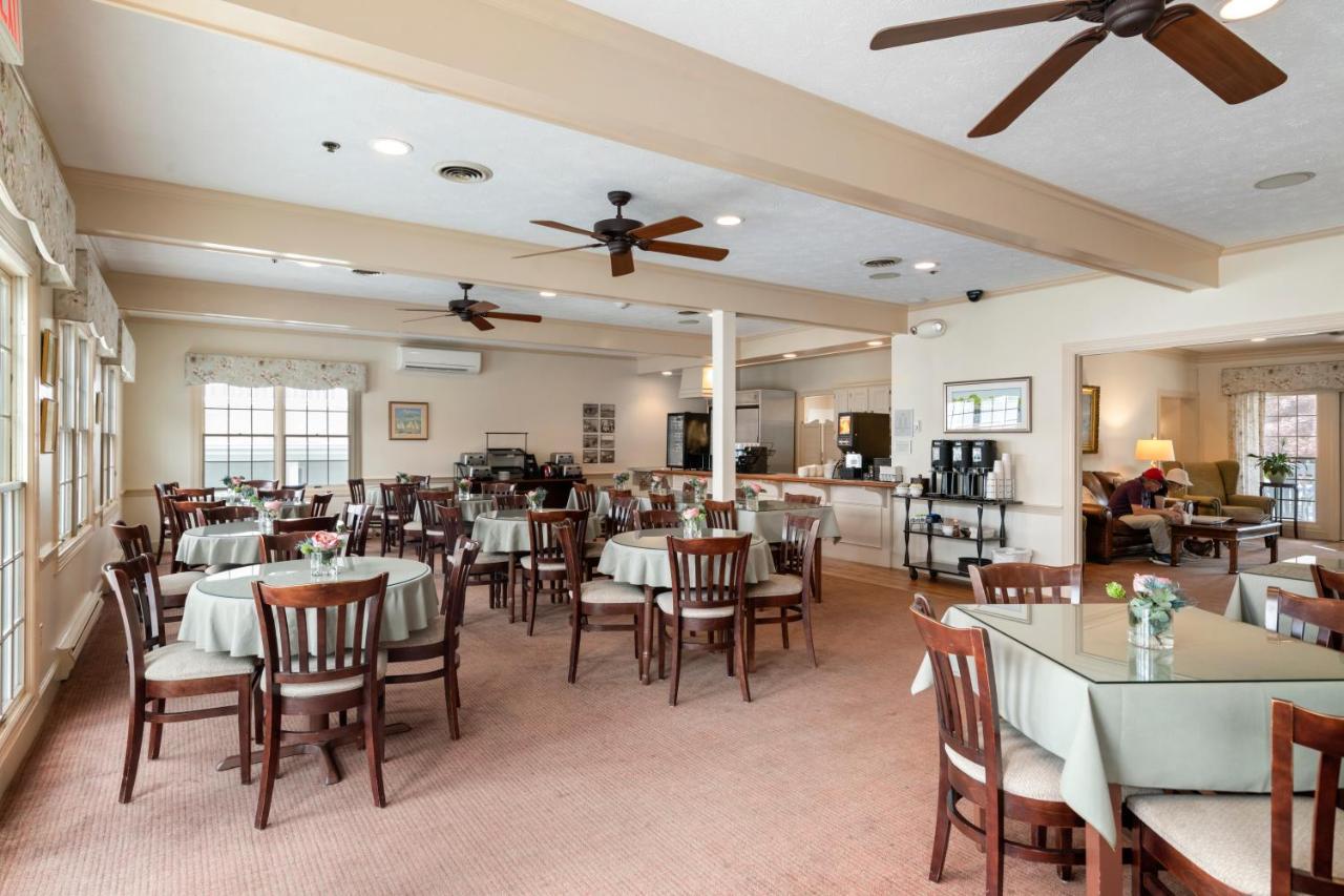 The Sparhawk Oceanfront Resort オガンクィット エクステリア 写真