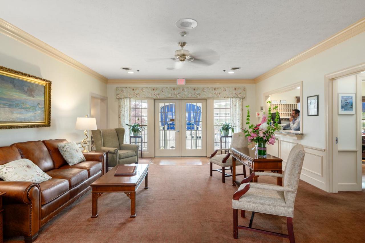 The Sparhawk Oceanfront Resort オガンクィット エクステリア 写真