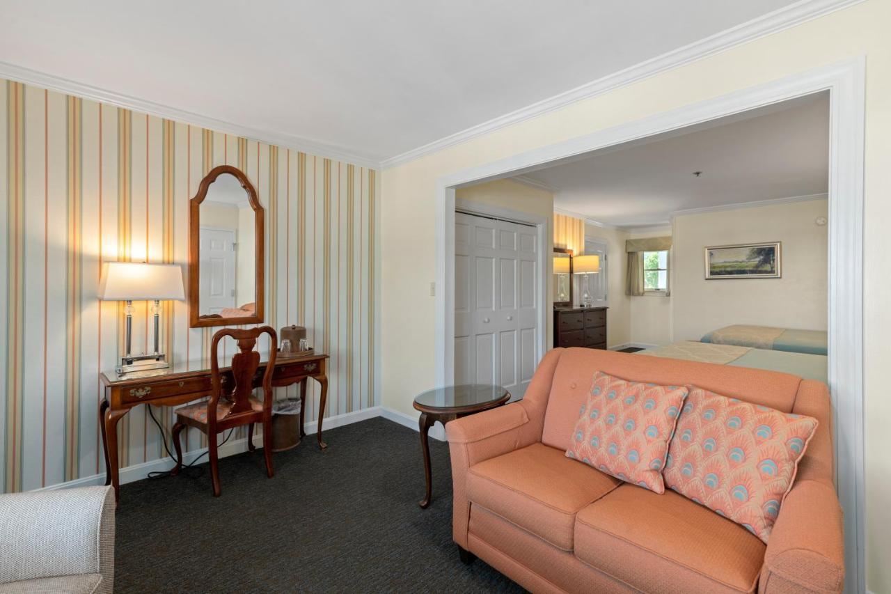 The Sparhawk Oceanfront Resort オガンクィット エクステリア 写真